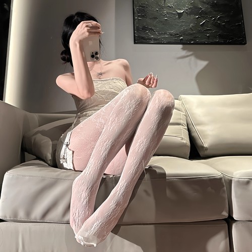 Japanese-style white lace fishnet stockings, Instagram-inspired floral vine socks, vintage vine-and-flower patterned pantyhose—women's black, ultra-thin version