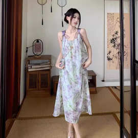 甜美紫色碎花吊带连衣裙女温柔度假风夏季气质宽松休闲垂感长裙子