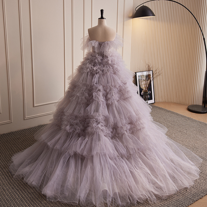 Sprookjesachtige bruiloftstaart met sleep, strapless avondjurk voor dames, luxe bosjurk._voghion.com