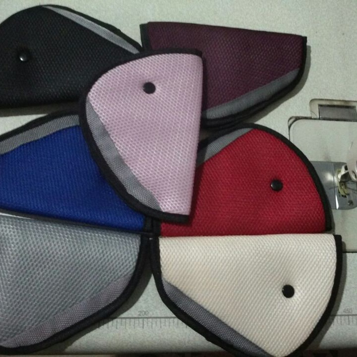 厂家直销儿童安全带器安全带三角固定器内饰儿童用品热卖调节