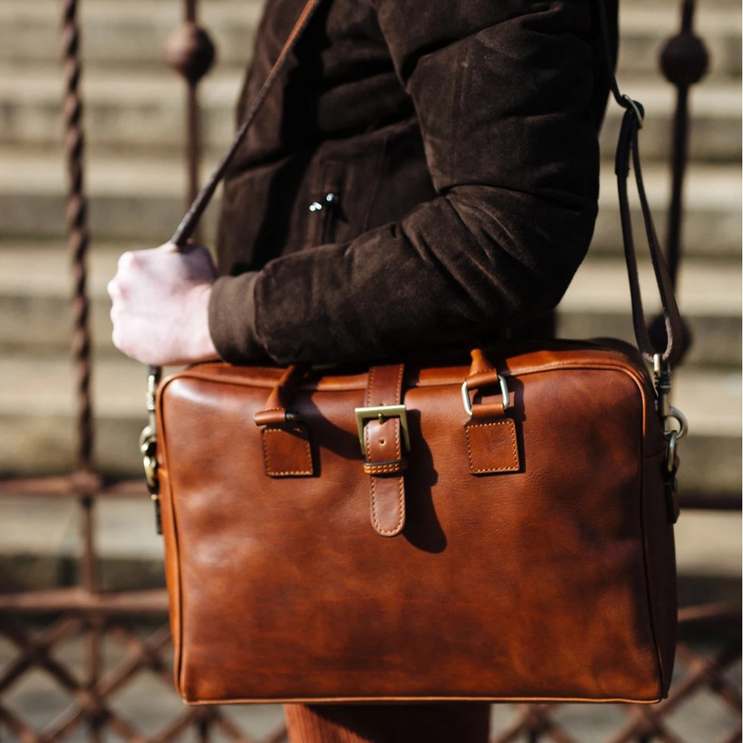 跨境专供头层油蜡牛皮男士公文包欧美复古笔记本收纳斜挎包两用包