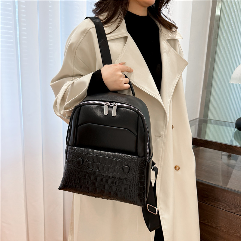Leisure bag 2024 new fashionable versatile large capacity class commuting women's backpack_voghion.com