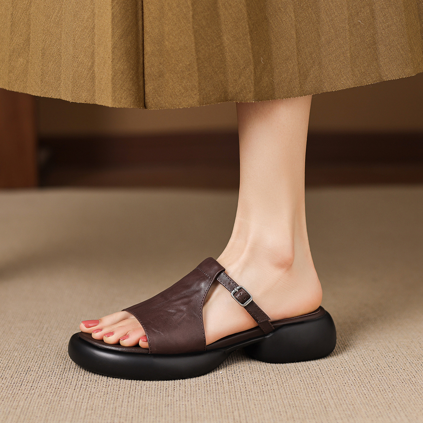 Sandal hở mũi nữ quai ngang đế dày da bò — màu nâu
