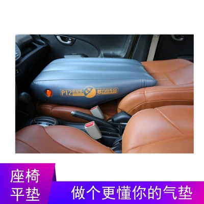 Vehicle-mounted inflatable bed sleeping in the car, with leveling feature