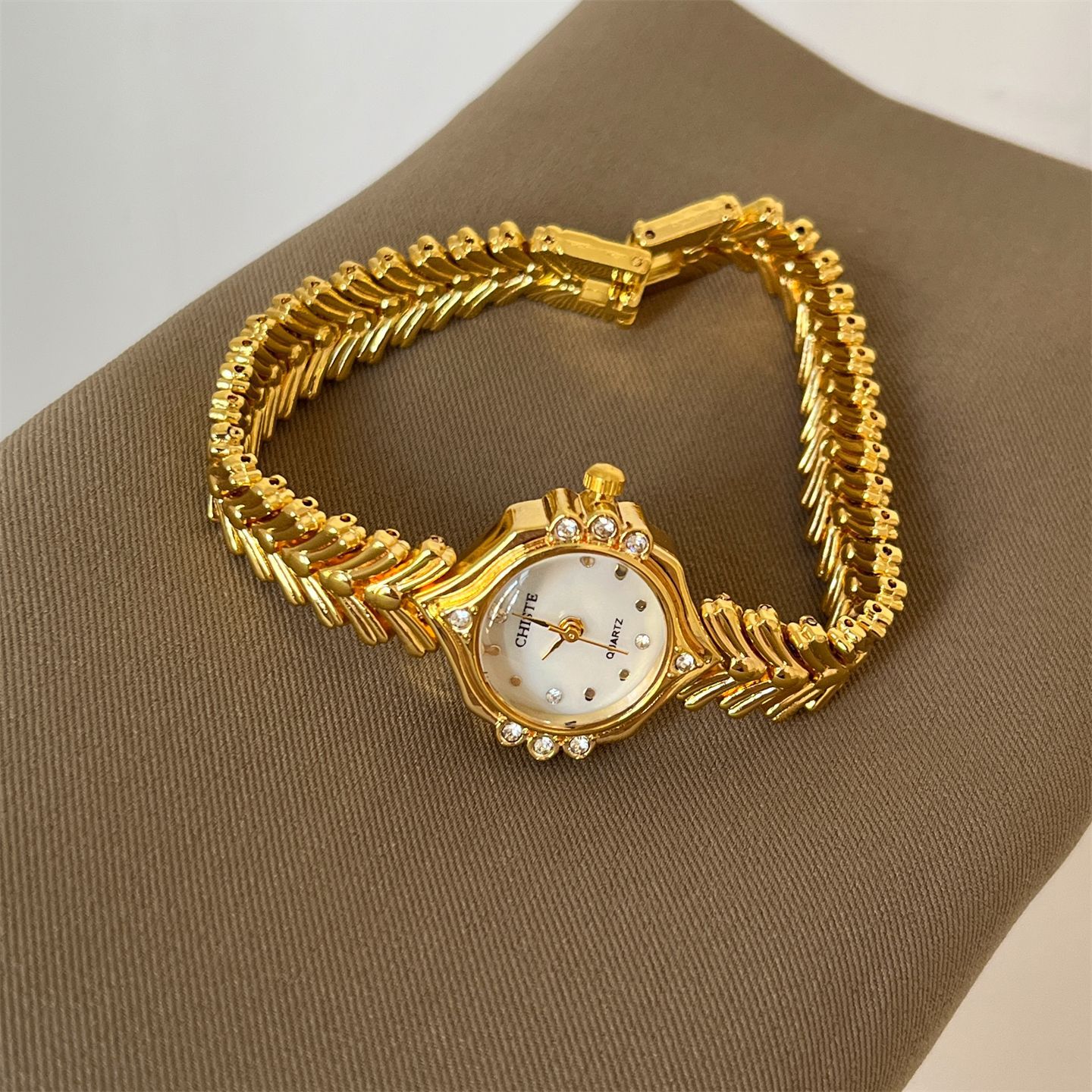 Chiste Vintage Chain Exquisite Niche Fashion Women's Watch Wholesale Export Watch Women's Wheat Strap Simple Dial