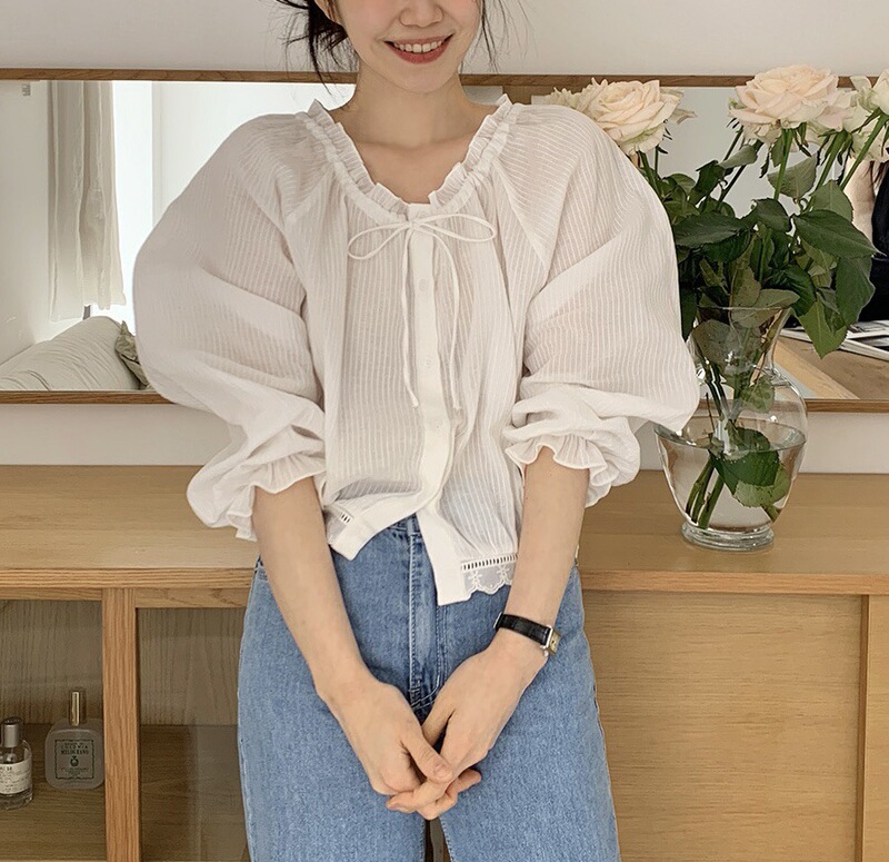 French Raglan Sleeve Lace Shirt for Women 2023 K-style Niche Design Covering the Flesh and Slimming Look Shirt