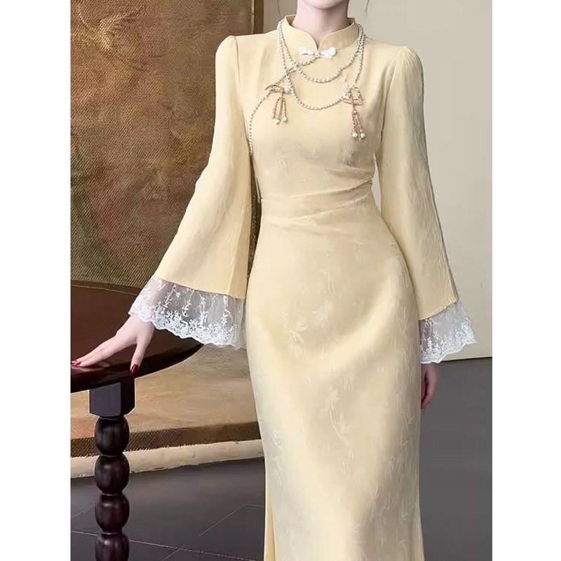 Lace bell-sleeve cheongsam, early autumn women's clothing, improved young style, Chinese-style fishtail dress, new Chinese retro long dress