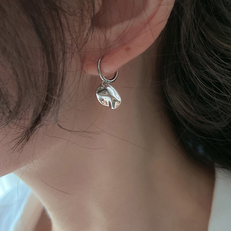 S925 plata esterlina irregular pendientes de disco para mujeres coreanas compactas convexas y suaves de la niña corazón estereoscópico de textura perfiles