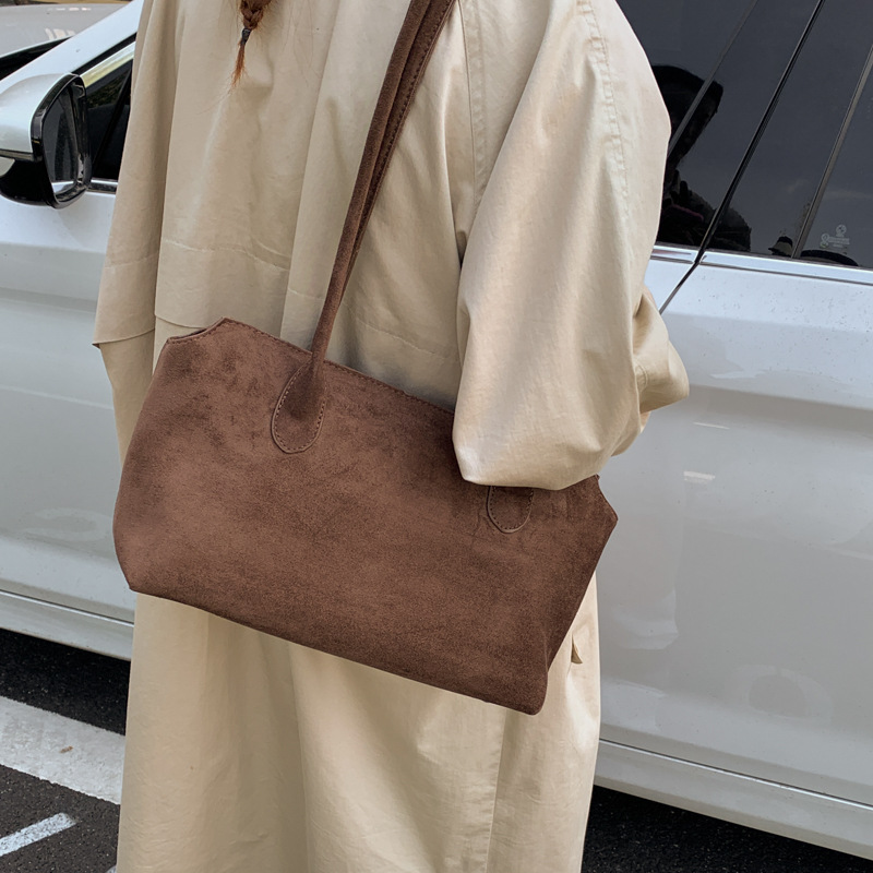 Bolsa de cuero de seda retro, bolso inferior para mujeres, otoño y invierno 2025, nuevo estilo de alta calidad, bolso de mano, bolso de hombro para viajes