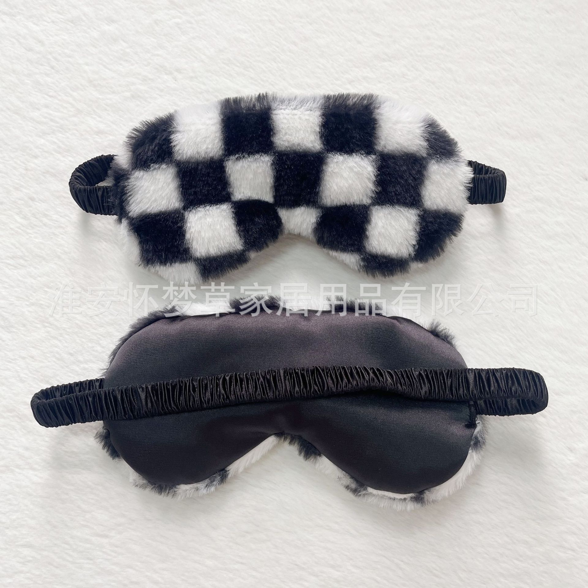 흑백 체커보드 아이 마스크