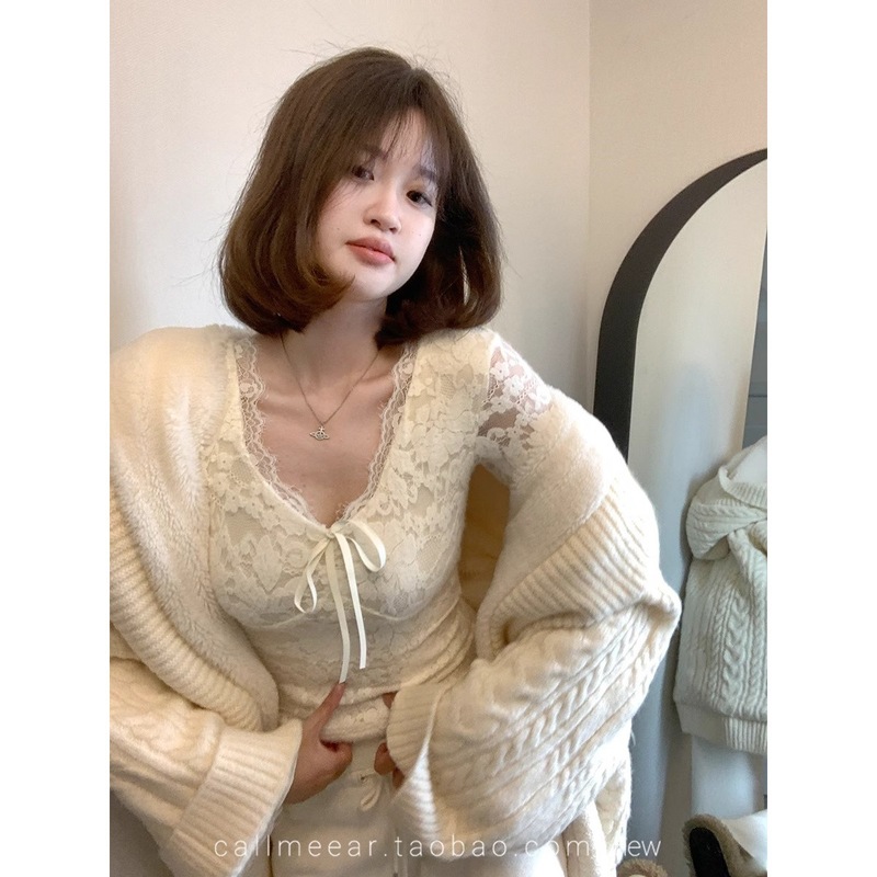 High-End Brushed Fleece-Lined Thickeneded V Neck Lace Inner Layering Shirt for Women in Autumn and Winter with a Stylish Sweater Layered Shirt