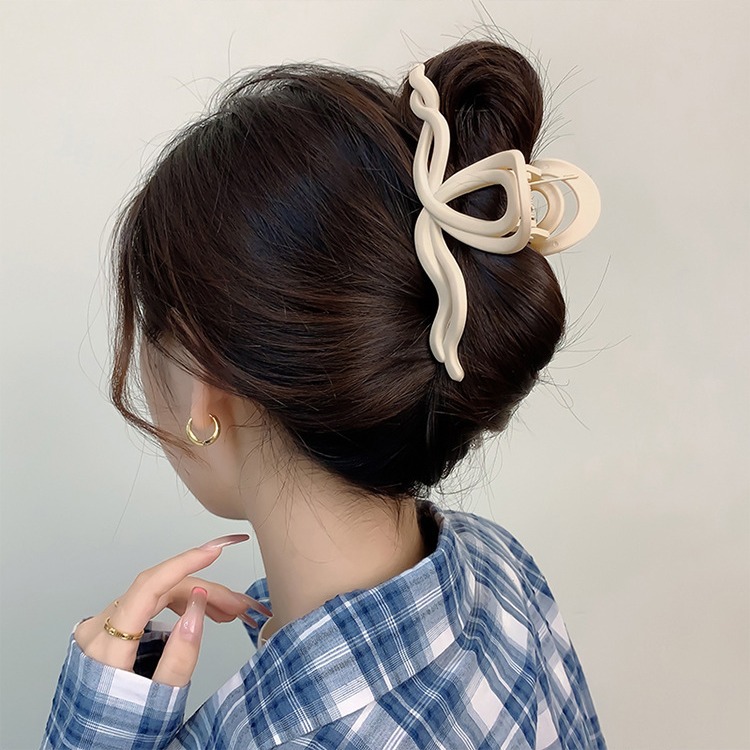 Casual and Versatile Large Frosted Hairpin Clip for Women's Back of Head Wavy Line Shark Clip Elegant Hairpin Headwear