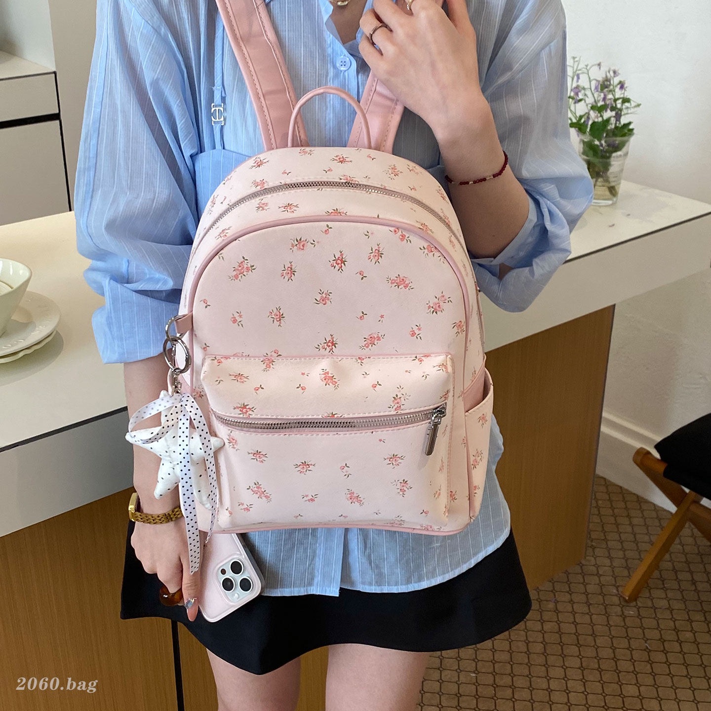 Mochila para viajar mochila versátil nueva mochila de estilo simple para mujeres verano 2026 moda de gran capacidad estudiantes flores picadas
