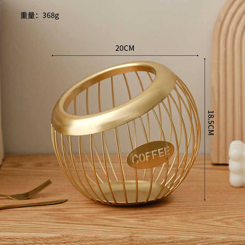 황금 구형 과일 바구니