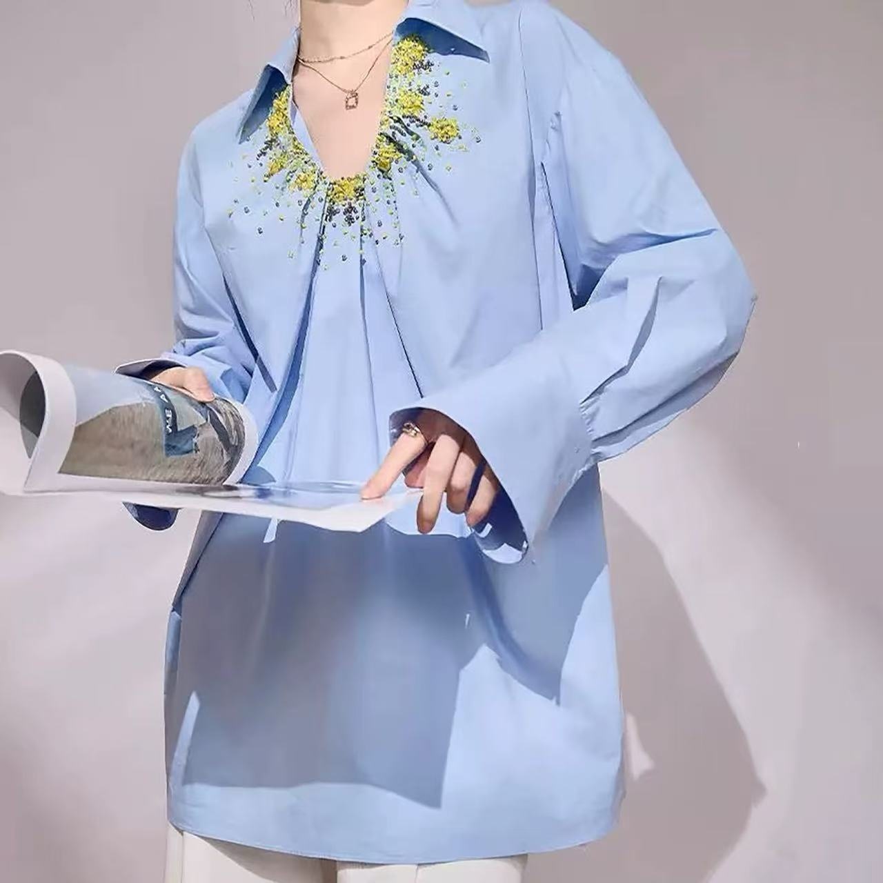 2025春夏新款法式精致高级感优雅U领珠花衬衫宽松简约时尚上衣女