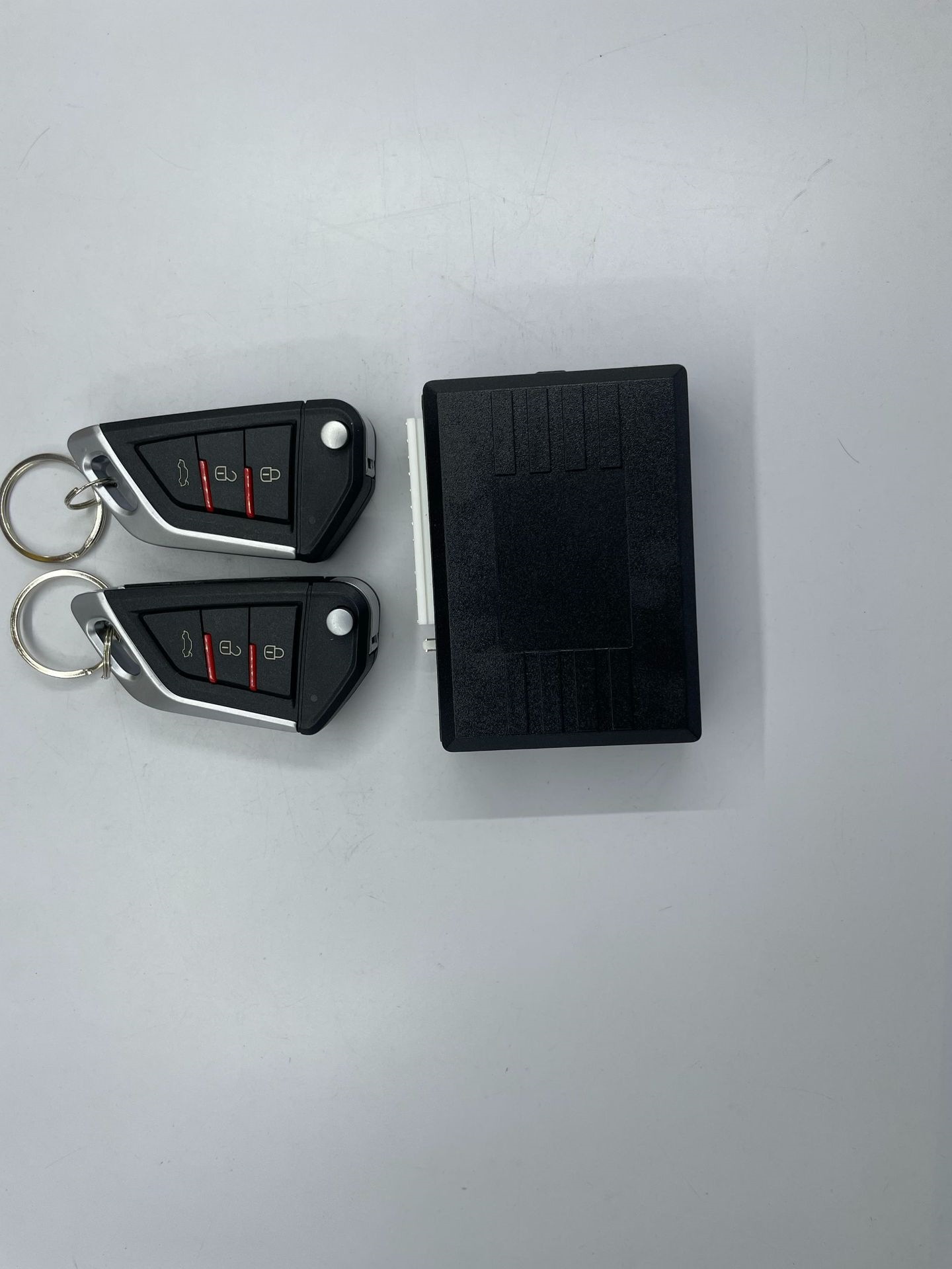 Car anti-theft device, remote control for central locking, remote control switch, keyless entry