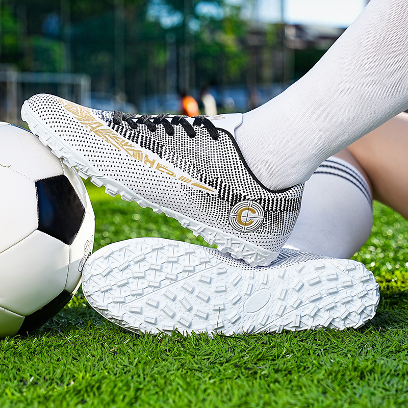 Zapatos de fútbol transfronterizos de baja altura, zapatos de fútbol interiores y exteriores, zapatos de fútbol para hombres, clavos cortos y largos, zapatos de entrenamiento de clavos FTSG