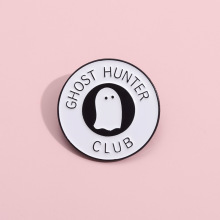创意白色圆形幽灵徽章个性万圣节几何猎人俱乐部英文字母合金胸针