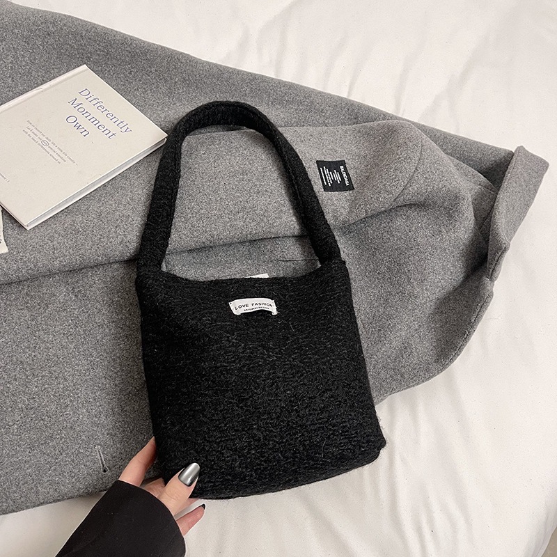 Bolsa de hombro de lana de moda simple para mujeres 2024 nuevo otoño y invierno de moda de la gripe ligera bolso de mano de lujo bolso de brazo