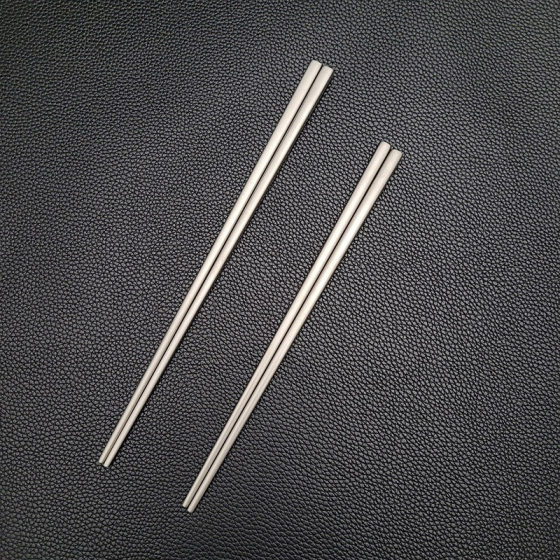 Factory direct 304 stainless steel non-slip titanium purified square chopsticks food grade household hotel all square chopsticks titanium tableware