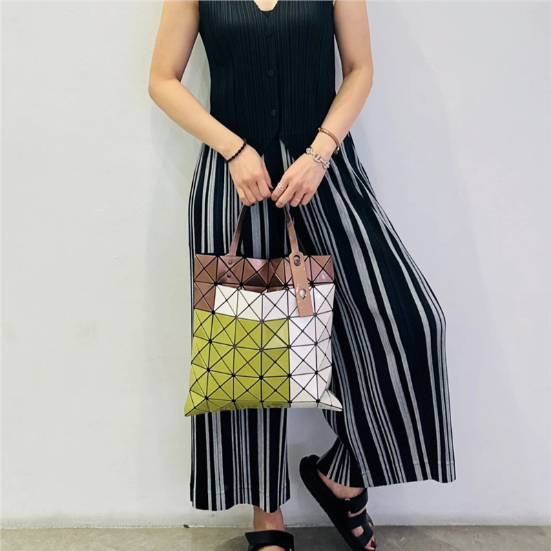 Japanese quality pocket one-shoulder bag with diamond pattern