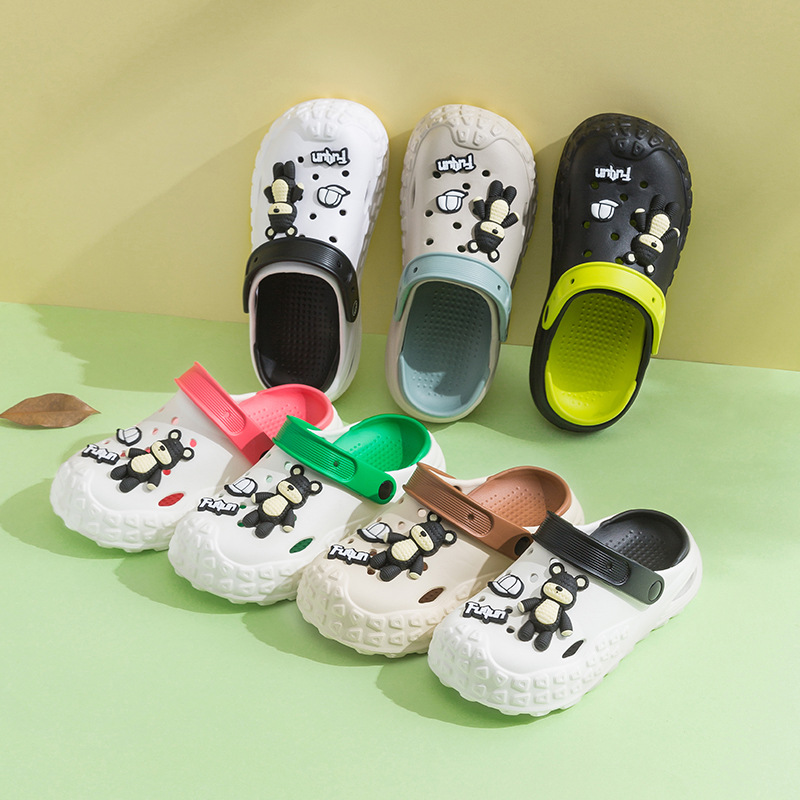 2025 nuevos neumáticos agujeros zapatos antideslizantes antiolentes suela gruesa de verano ropa de moda para trabajar lindas zapatillas de cabeza de paquete