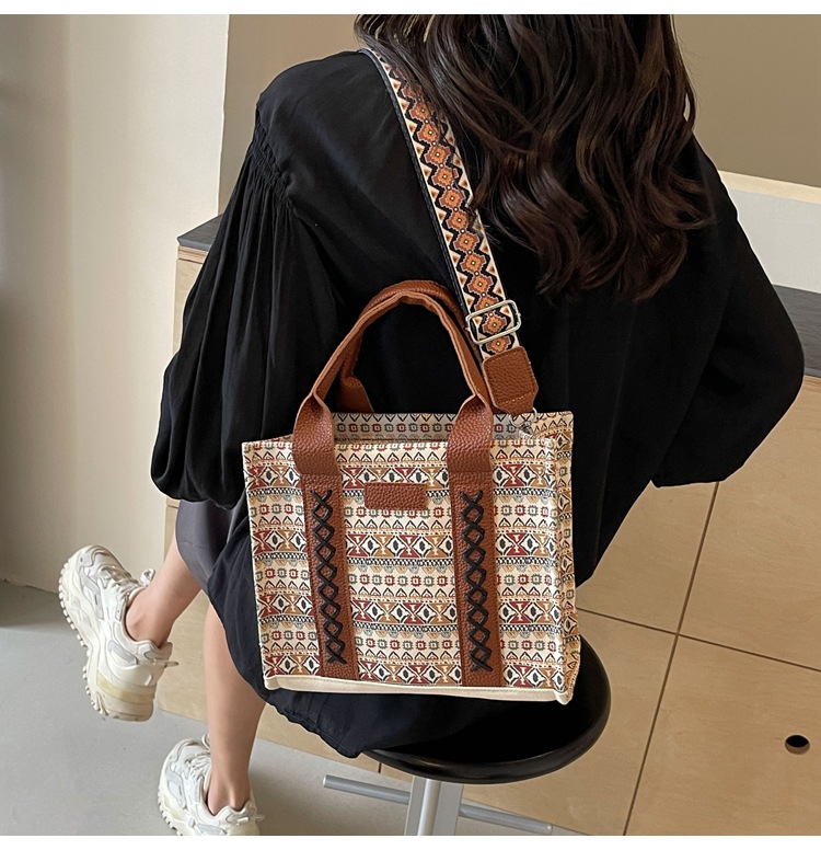 Women's Large Canvas Flower Elegant Vintage Style Streetwear Square Zipper Tote Bag display picture 29