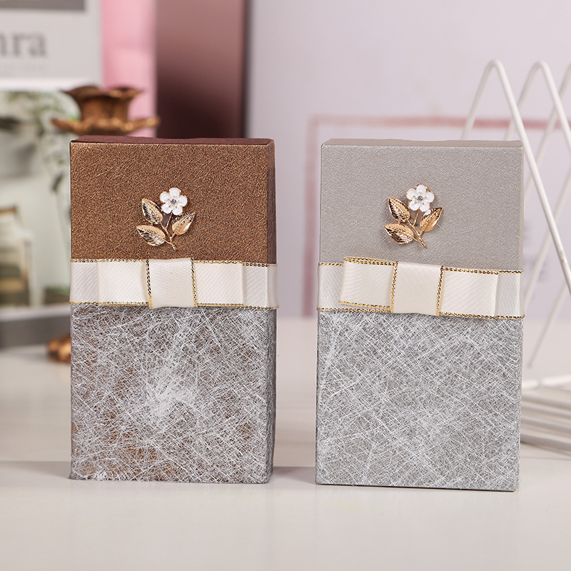 戒指项链简约天地盖包装盒花朵纸硬盒现货供应外贸创意手提礼品盒