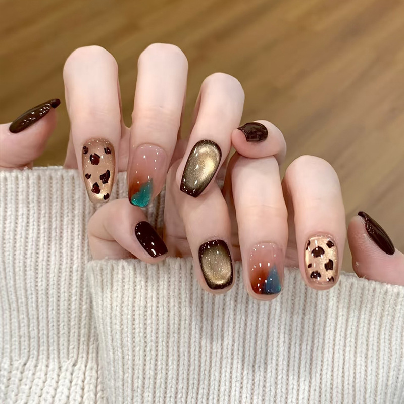 Wearable Short Nails, Autumn and Winter New Style, Nude Color, Deep Burgundy Gradient, Square Glossy Wearable Fake Nails