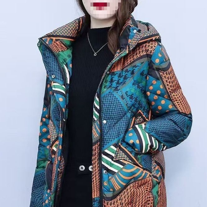 妈妈羽绒服短款2025冬季新款花色中老年宽松大码小个子白鸭绒外套