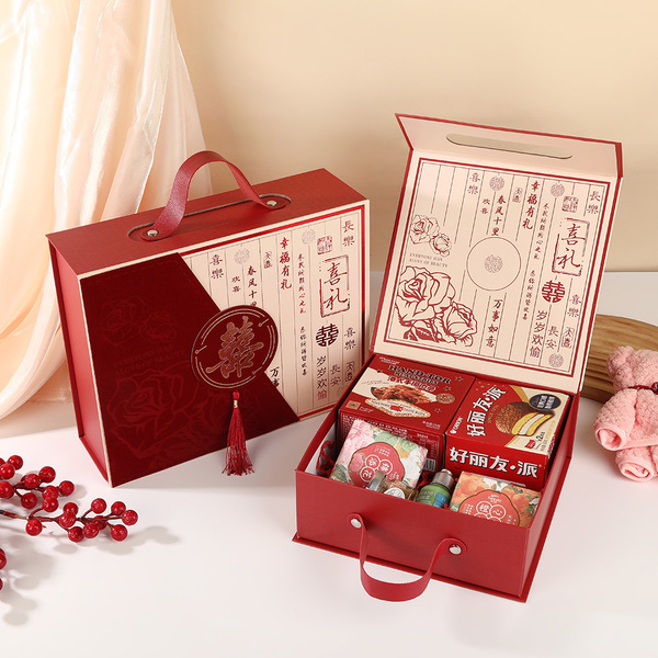 Retro festive classic handheld gift box