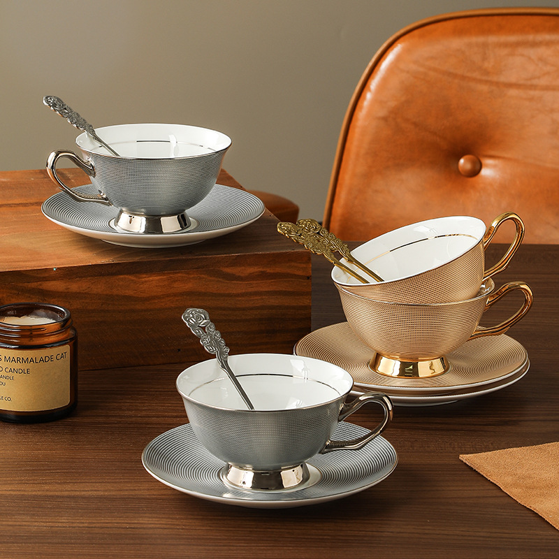 Tazas y platillos de café de porcelana china de alta gama, lujo ligero, té de la tarde de alto valor, tazas de pareja, cajas de regalo exquisitas, tazas de cerámica de lujo