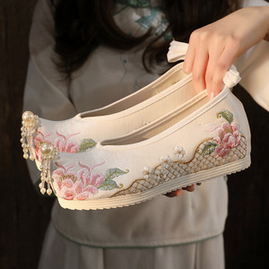 antique flower beautiful hanfu in embroidered shoes become warped head wedding shoes