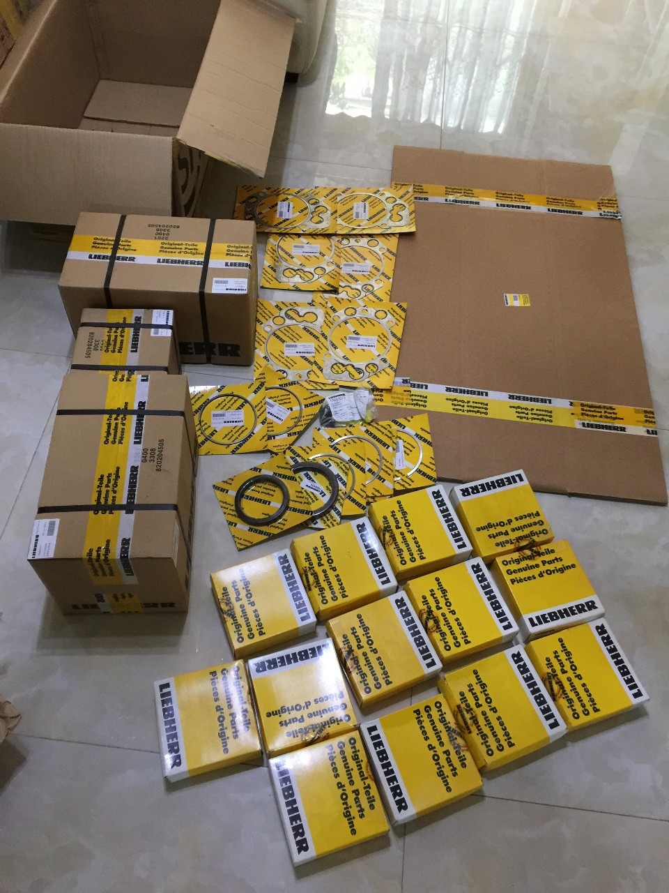 R944-934-924-914-984-964-954-974利勃海尔挖机发动机零件