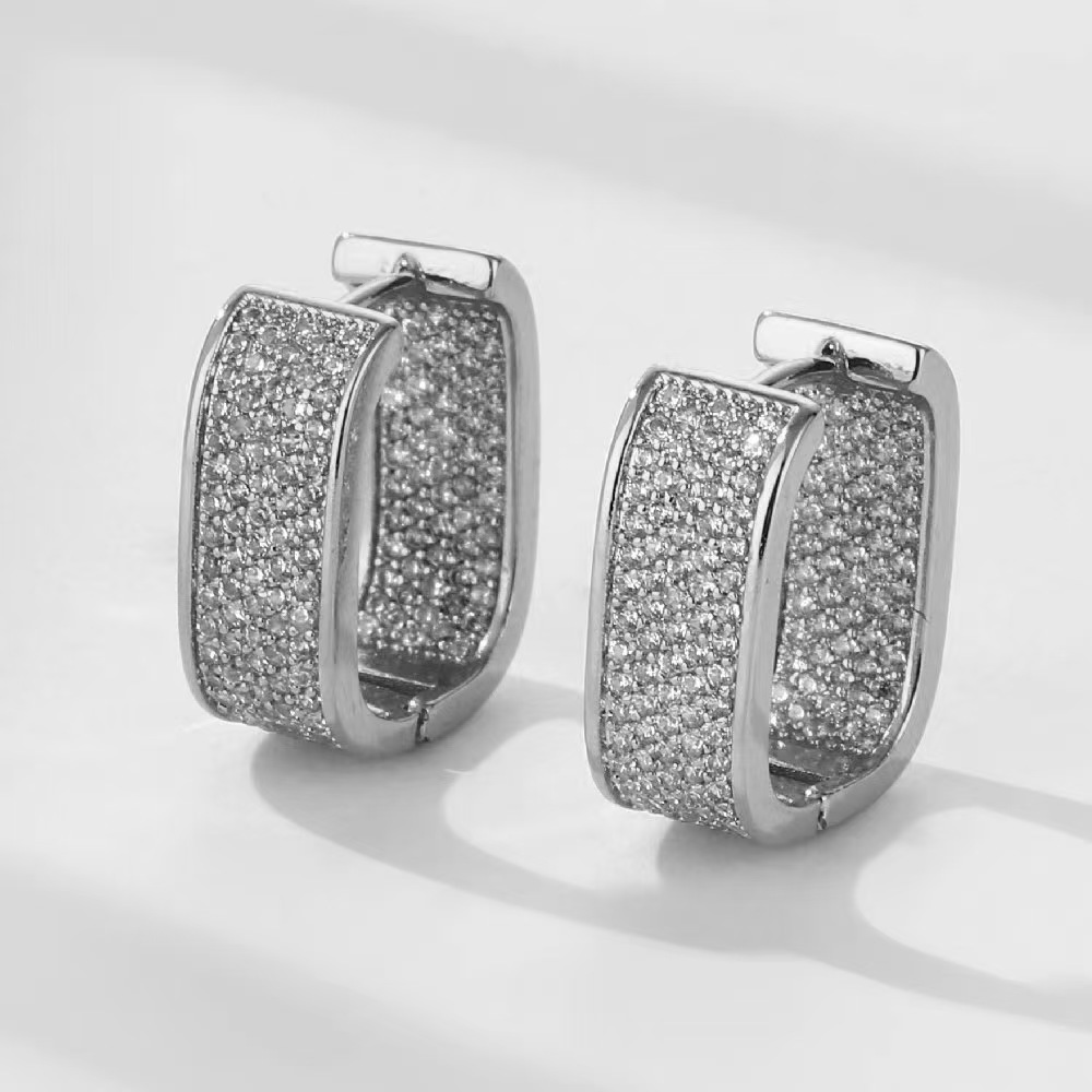 Transfronterizos de zircón geometría de diseño de nicho temperamento aretes de moda versátil alta sensación de orejas medievales
