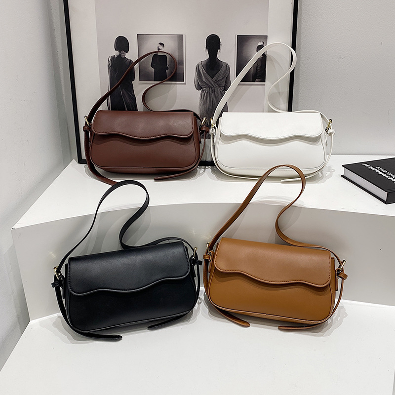 Bolsa de hombro de temperamento para mujeres 2024 otoño nuevo estilo de moda textura mochila de diseño artístico simple bolso de brazo