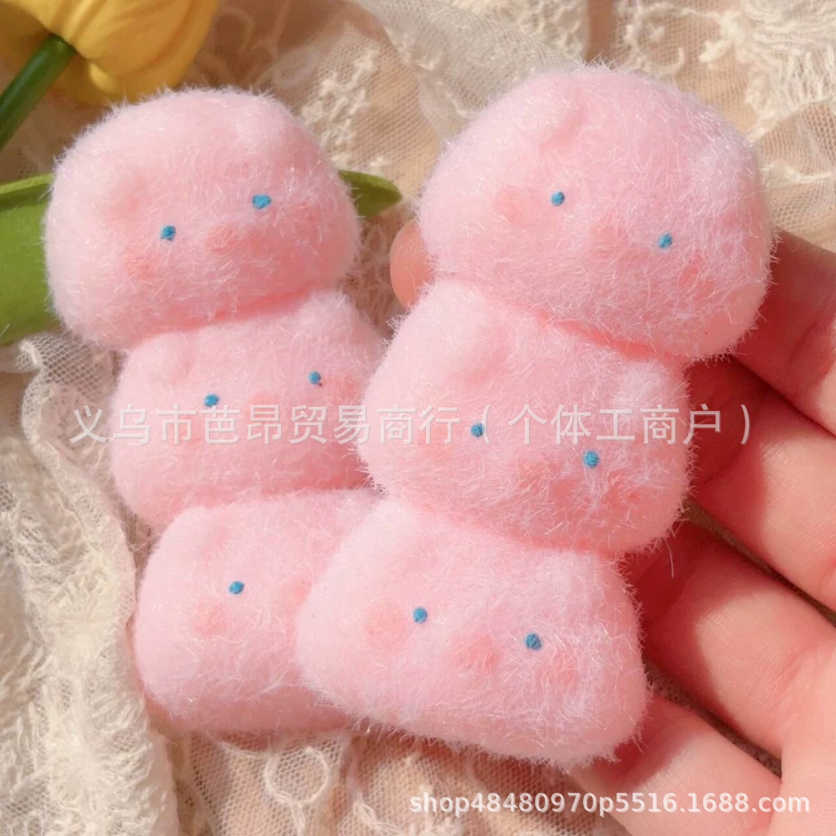 【완전 귀여운】연속으로 세 마리의 새끼 돼지