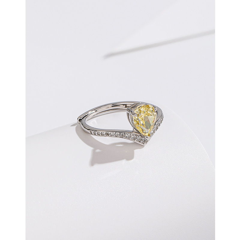 S925 plata esterlina de alto carbono diamante cuadrado bolsa diamante anillo de luz de lujo alto sentido nicho diseño diamante incrustado hielo flor corte anillo para las mujeres