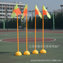 サッカーのトレーニングの標識の竿のスプリングは地面の角の旗の竿を挿し込んで竿の蛇の形を巻いて走って竿の障害物の注水の角の旗の装備を巻きます