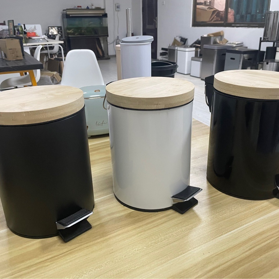 竹盖脚踏垃圾桶室内垃圾桶带盖垃圾桶卫生间厕所刷厂家提供
