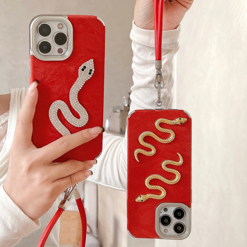 Red Snow Mountain Pattern Three-Dimensional Rhinestone Snake for iPhone16promax Mobile Phone Case Apple 15 Hand Rope 14 All-inclusive