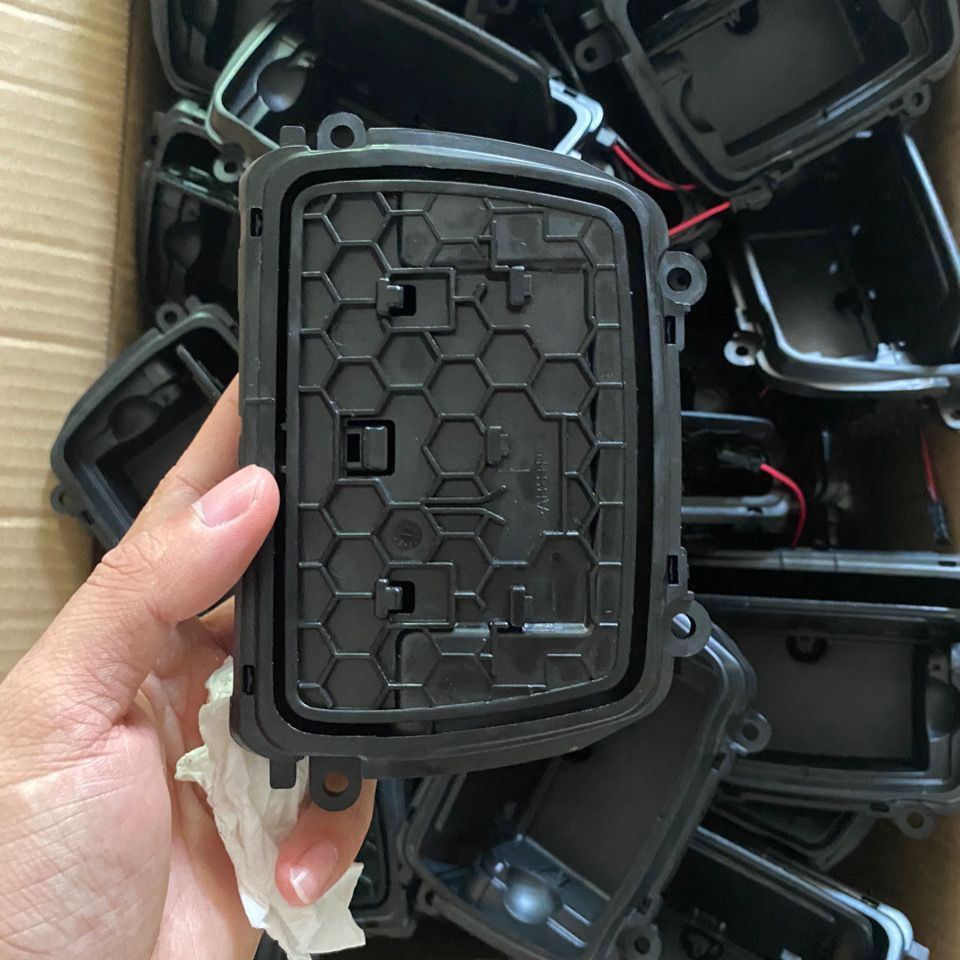 Suitable for BMW 5 Series ashtray box 520 523 525 528 530 535 Central control armrest box ashtray cover