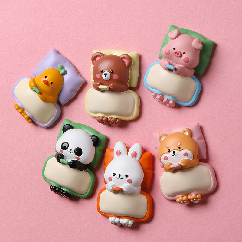 アニメ動物が寝ている布団の冷蔵庫には、パンダのピンクの豚のウサギの解凍ができます。|undefined