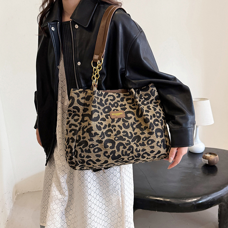 Bolsa de mujer explosiva de comercio exterior retro casual Leopard estampado bolso de hombro único axila bolso tote de gran capacidad mochila de mujer de tendencia europea y estadounidense