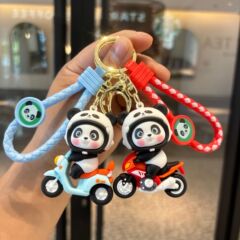漫画のパンダの電気自動車のキーホルダーのソフトゴムの子供の自動車のキーチェーンの学生のかばんのペンダントの贈り物