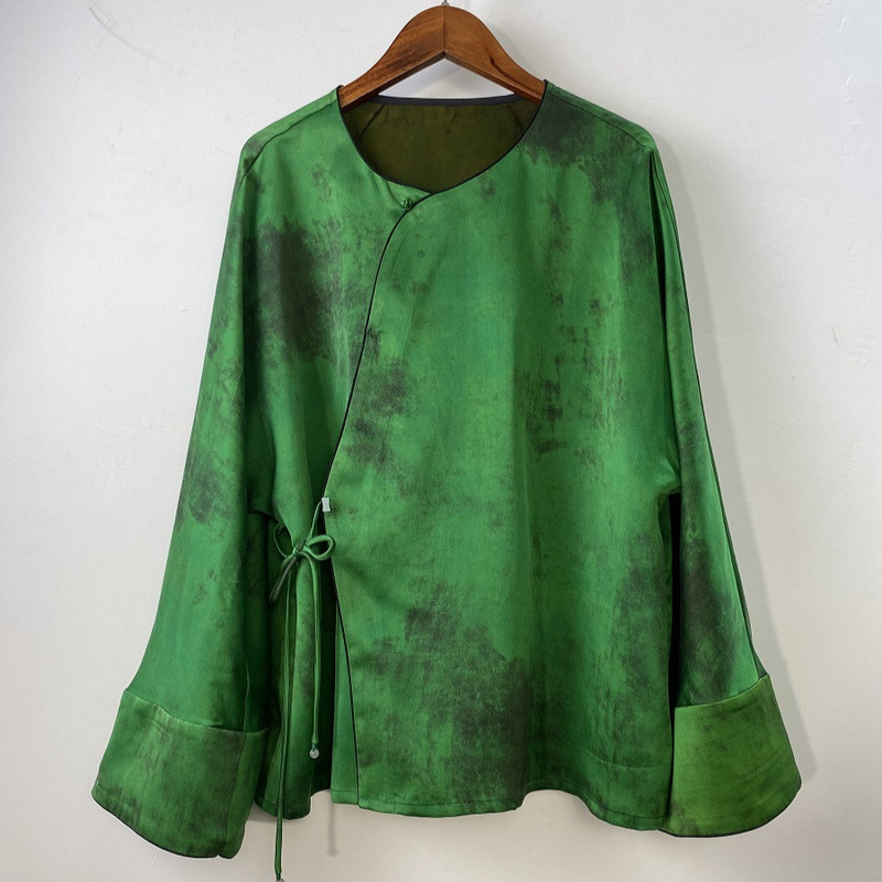 Xiangyun Silk Improved Women's Coat in Emerald Green Heavy Satin Tie-Dye 100% Mulberry Silk with Tie Design and Craftsmanship in New Chinese Style