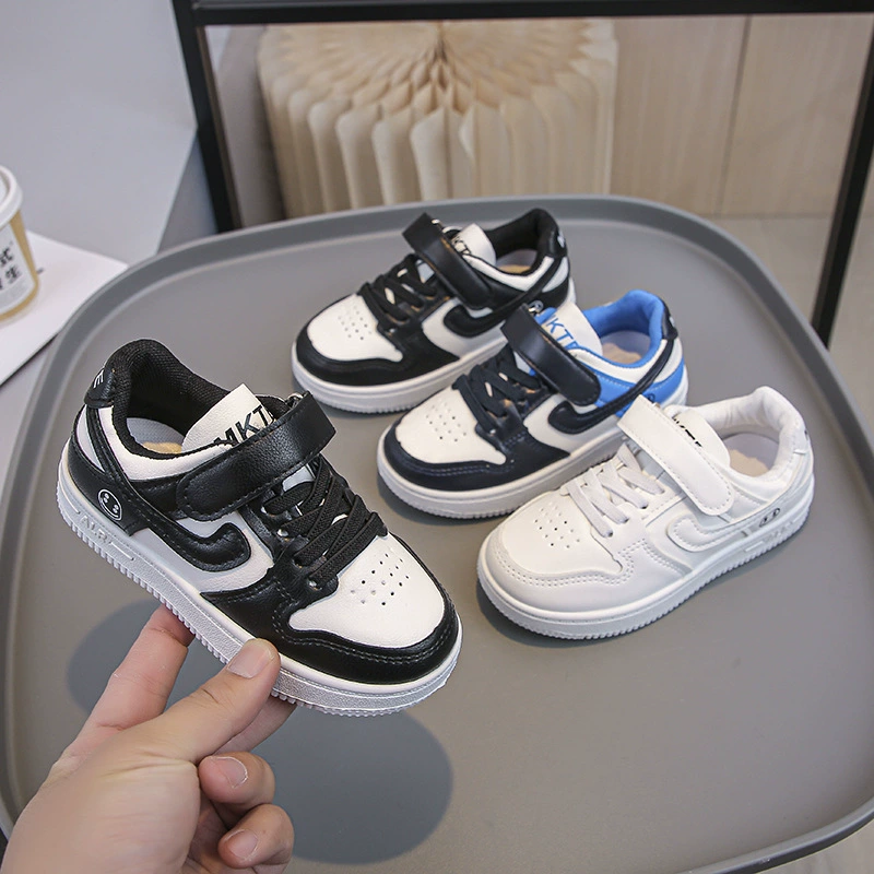Детская обувь для мальчиков и девочек весна и осень 2025 новые кожаные детские кроссовки спортивные маленькие белые туфли для студентов