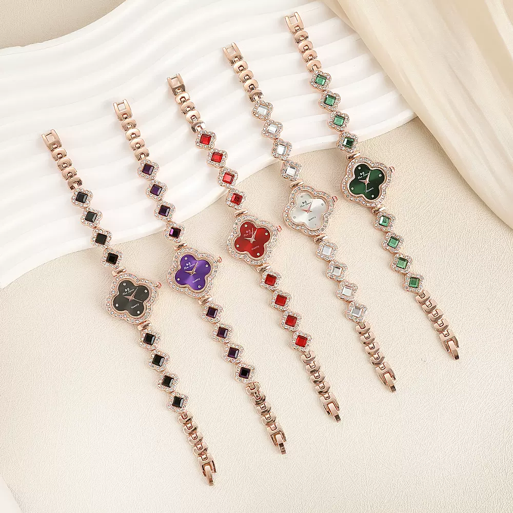 热销款精致四叶草手链手表网红女款ins风小巧时尚气质石英表批发