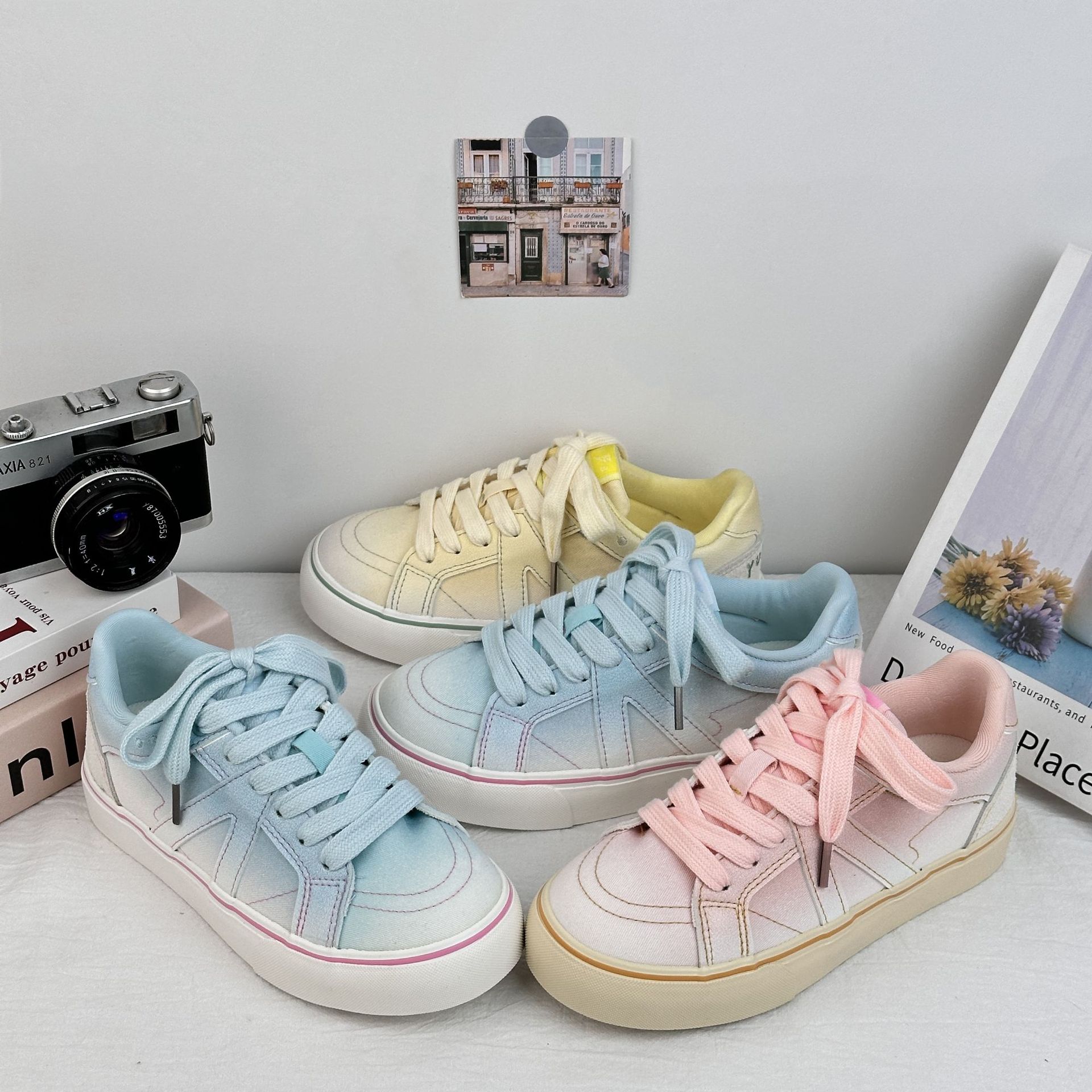 Zapatos de skate de larga onda para mujeres 2025 verano nuevos zapatos de lona variados zapatos de skate chic dopamina color zapatos casuales