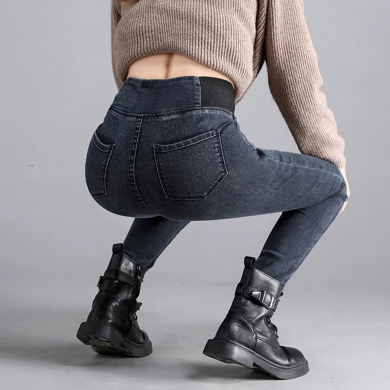 ハイウエストのジーパンの女性のズボン